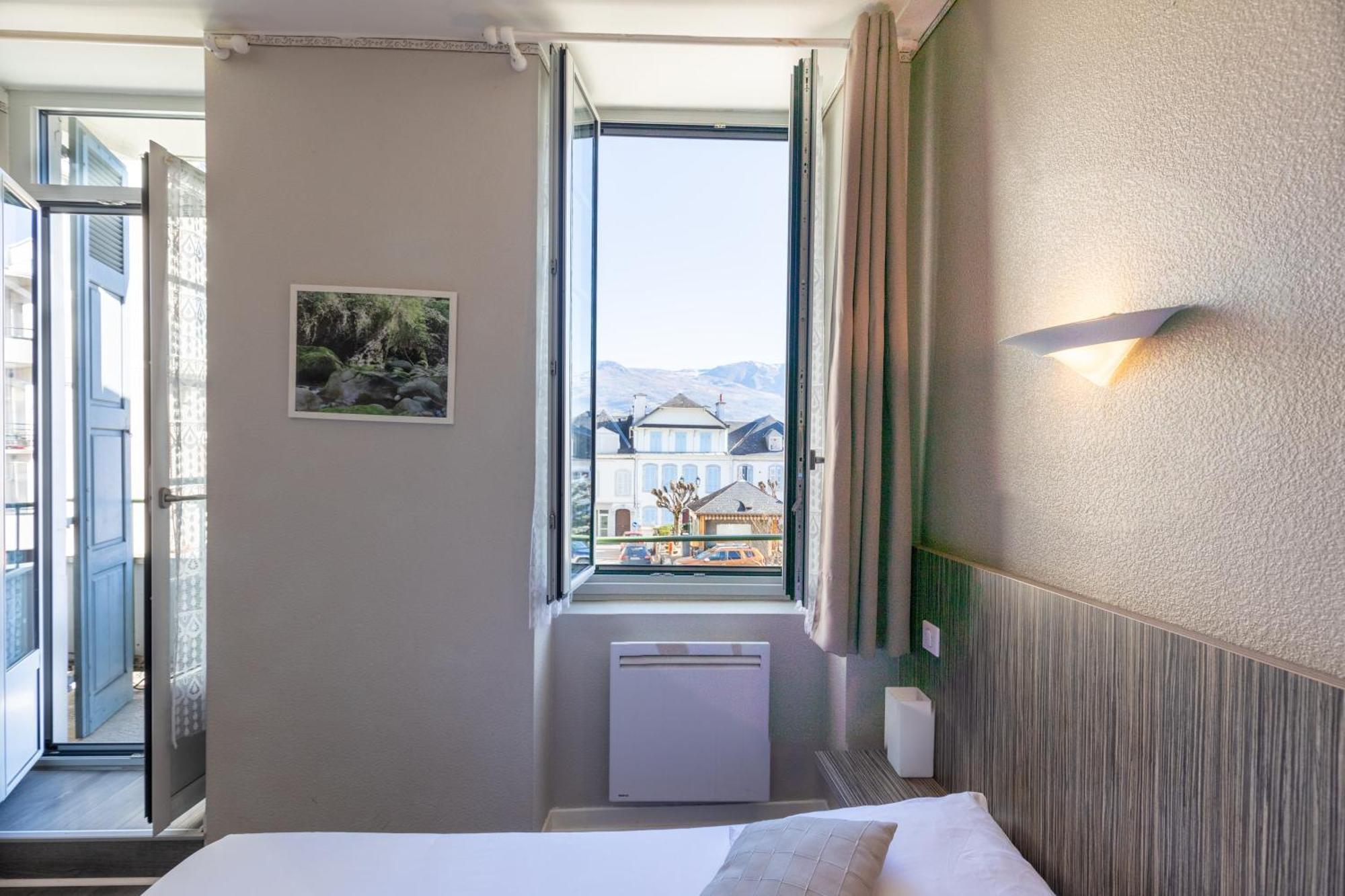 Hotel Cafe Les Fleurs Argeles-Gazost Exterior photo