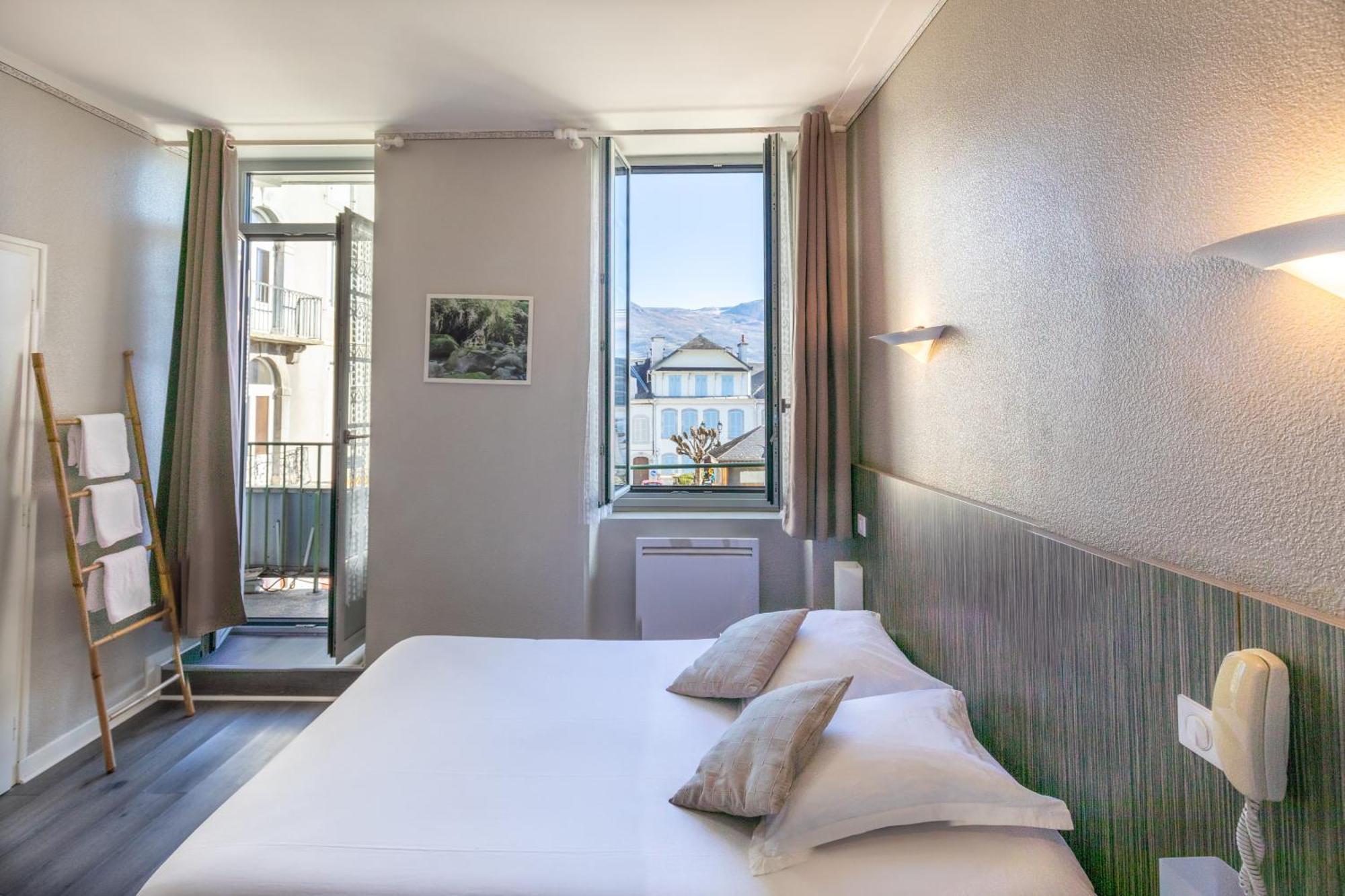 Hotel Cafe Les Fleurs Argeles-Gazost Exterior photo