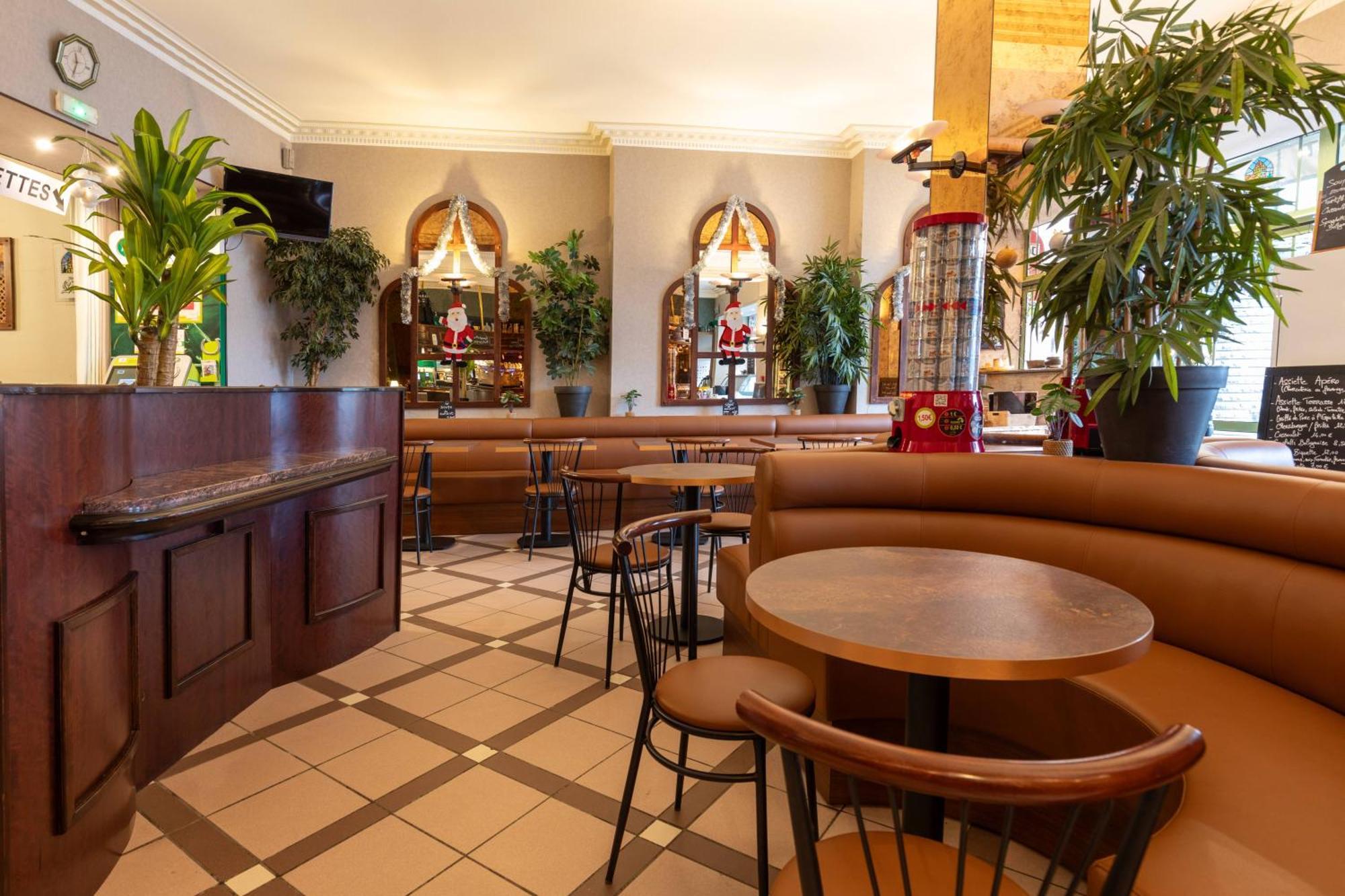 Hotel Cafe Les Fleurs Argeles-Gazost Exterior photo